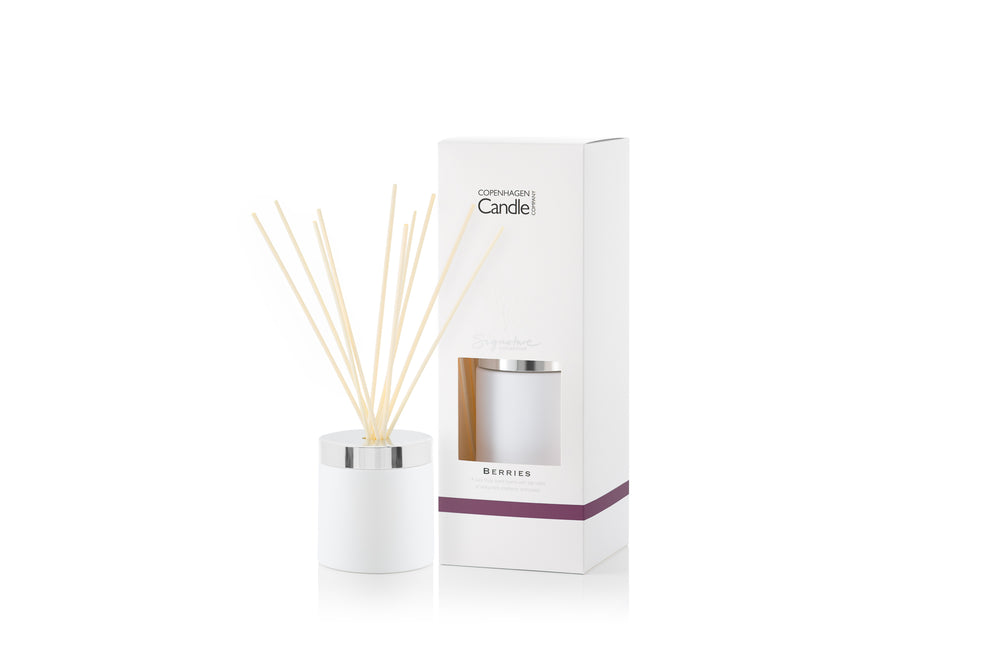 
            
                Load image into Gallery viewer, Berries Reed Diffuser 400ml
            
        
